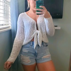 Lightweat tie sweater